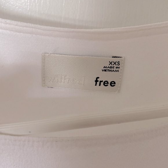 Aritzia wilfred free shortsleeve blouse - Picture 3 of 3